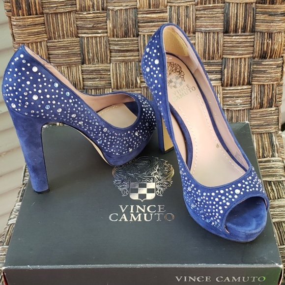 Vince Camuto - Picture 9 of 9